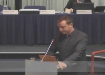 Wethouder overleeft motie van wantrouwen na groene pieten actie