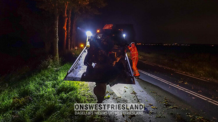 Automobilist rijdt tegen boom op A.C. de Graafweg (n41) bij Wognum