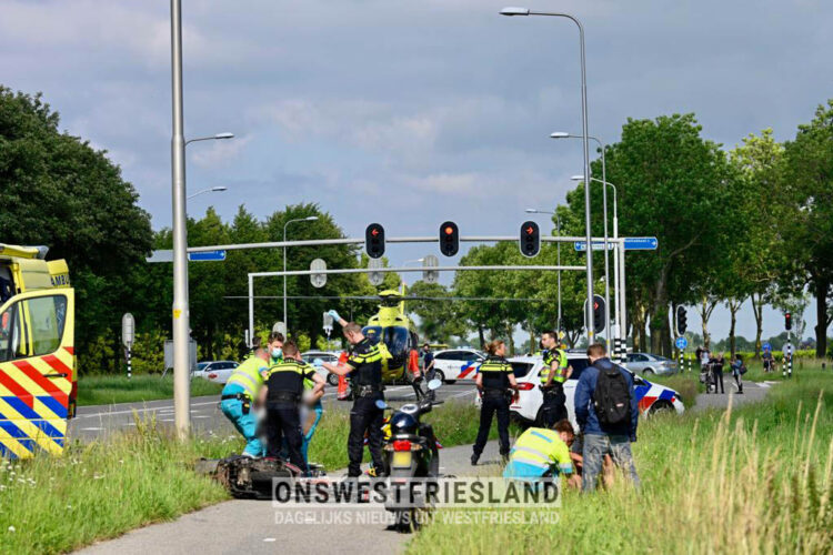Twee personen met spoed naar ziekenhuis na ongeluk op fietspad naast N506 bij Schellinkhout