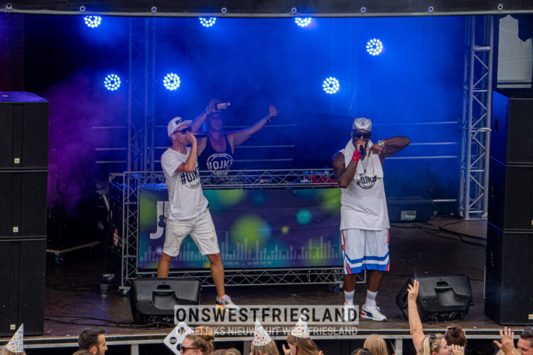Meezingers, beukende beats en vooral weer groots feesten met Lappendag Hoorn [fotoserie]