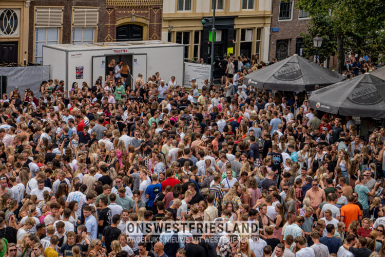 Meezingers, beukende beats en vooral weer groots feesten met Lappendag Hoorn [fotoserie]