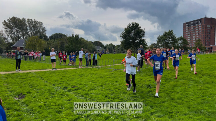 Scholierenveldloop 2023: jongens en meiden groep 7 en 8 (foto’s)