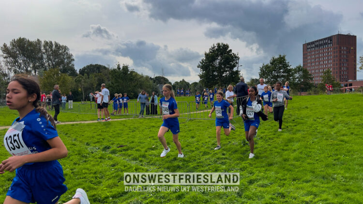 Scholierenveldloop 2023: jongens en meiden groep 7 en 8 (foto’s)
