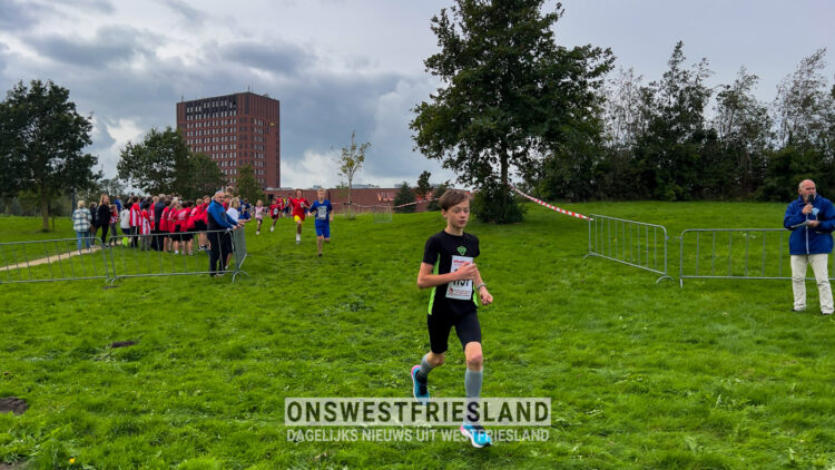 Scholierenveldloop 2023: jongens en meiden groep 7 en 8 (foto’s)