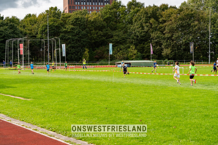 Scholierenveldloop 2023: jongens en meiden groep 7 en 8 (foto’s)