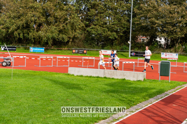 Scholierenveldloop 2023: jongens en meiden groep 7 en 8 (foto’s)