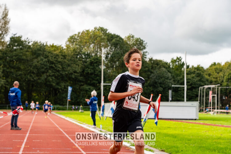 Scholierenveldloop 2023: jongens en meiden groep 7 en 8 (foto’s)