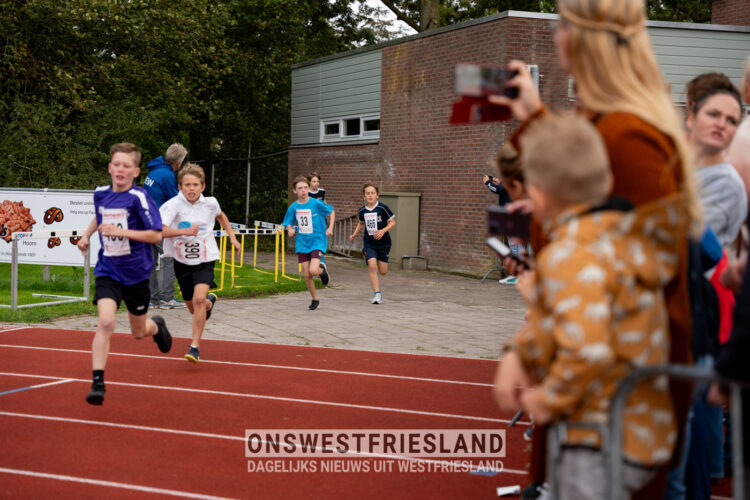 Scholierenveldloop 2023: jongens groep 7 (foto’s)