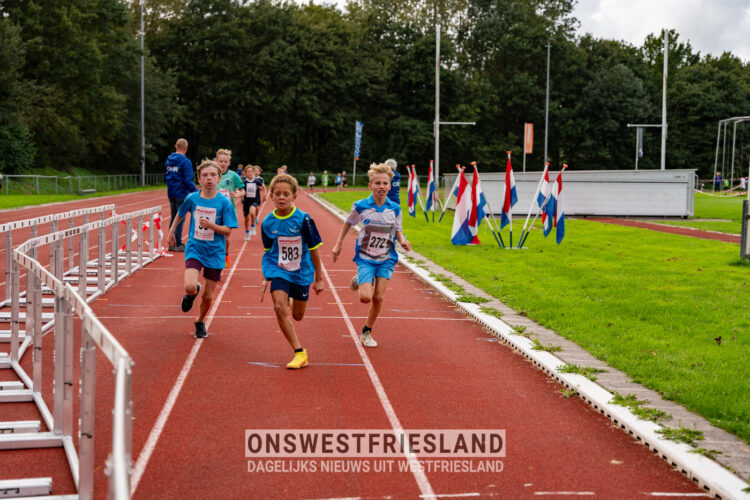 Scholierenveldloop 2023: jongens en meiden groep 7 en 8 (foto’s)