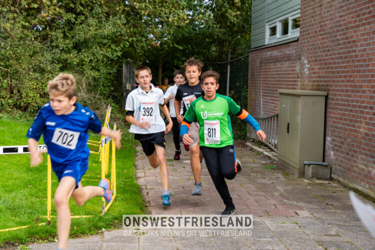 Scholierenveldloop 2023: jongens en meiden groep 7 en 8 (foto’s)