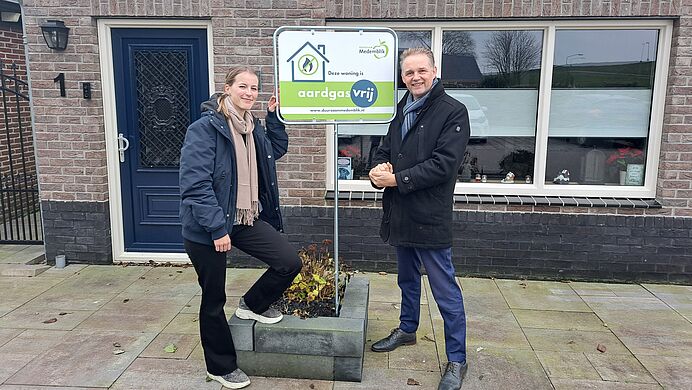 25 woningen aardgasvrij in Medemblik nu herkenbaar aan bord in de tuin