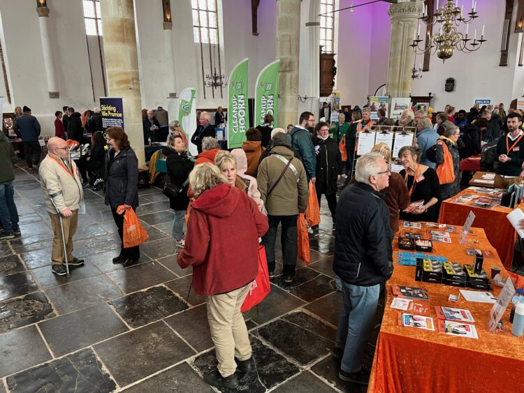 Vrijwilligersmarkt in Hoorn trekt ruim 250 bezoekers