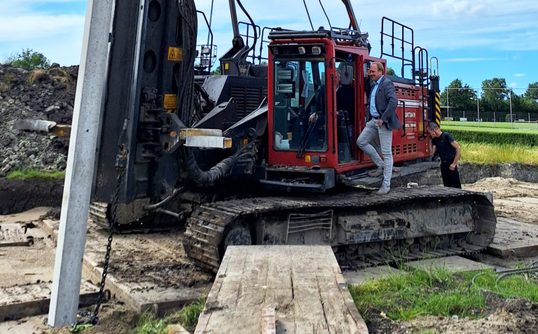 Eerste paal geslagen voor woningen Zuidermeer; CPO plan van 16 woningen