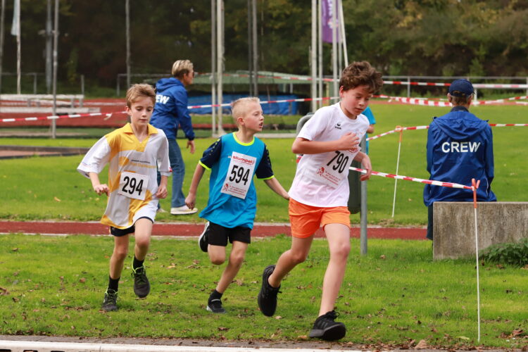 Ideale omstandigheden tijdens 42e Rien Stout Scholierenveldloop in Hoorn (foto’s)
