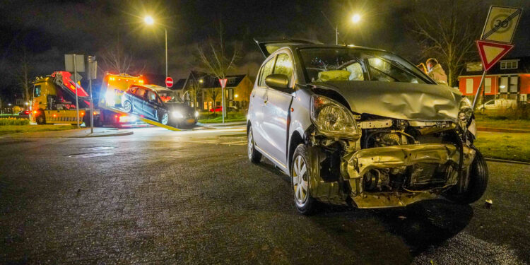 Aanrijding op kruising De Strip en Paaldijk in Zwaag