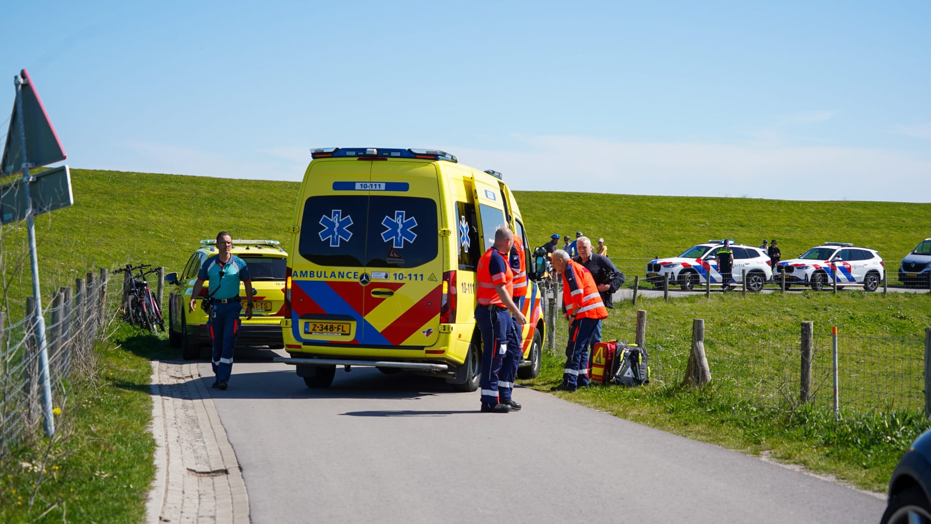 Fietsster zwaargewond na val op dijk in Schardam