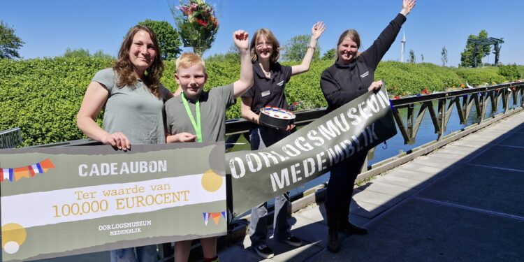 Oorlogsmuseum Medemblik verwelkomt 100.000e bezoeker sinds opening