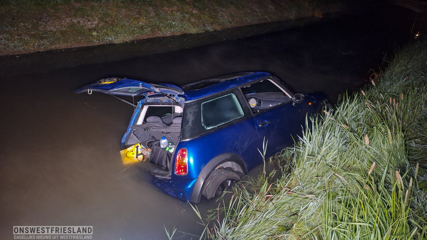 Bestuurster belandt in sloot in Berkhout; oorzaak aanrijding met kikker