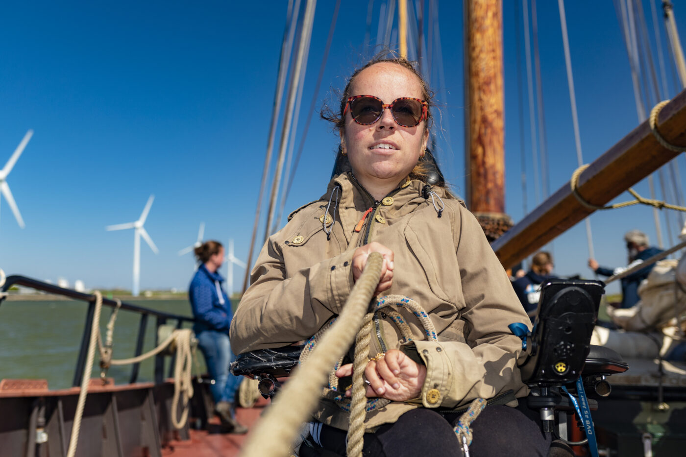 Klipper de Lutgerdina uit Enkhuizen vaart inclusief mee tijdens SAIL