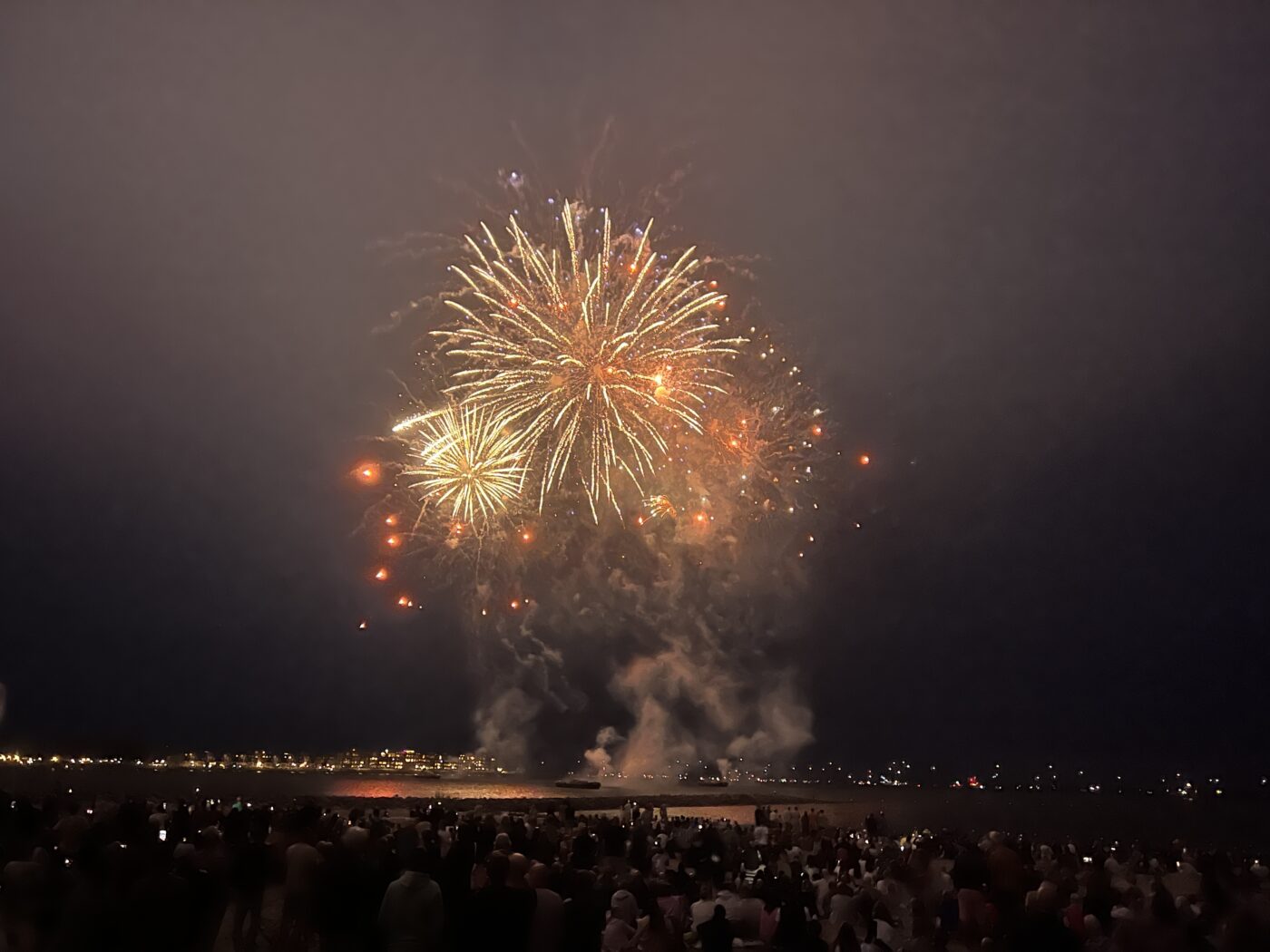 Vanavond spectaculaire vuurwerkshow bij kermis Hoorn; andere positie pontons