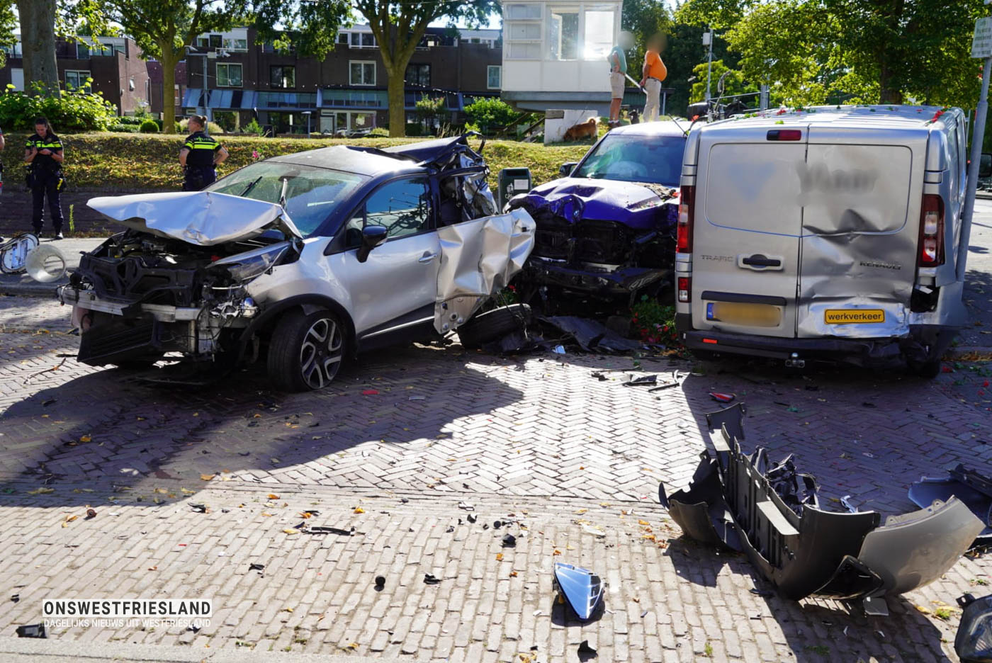 Flinke ravage bij verkeersongeval in Medemblik