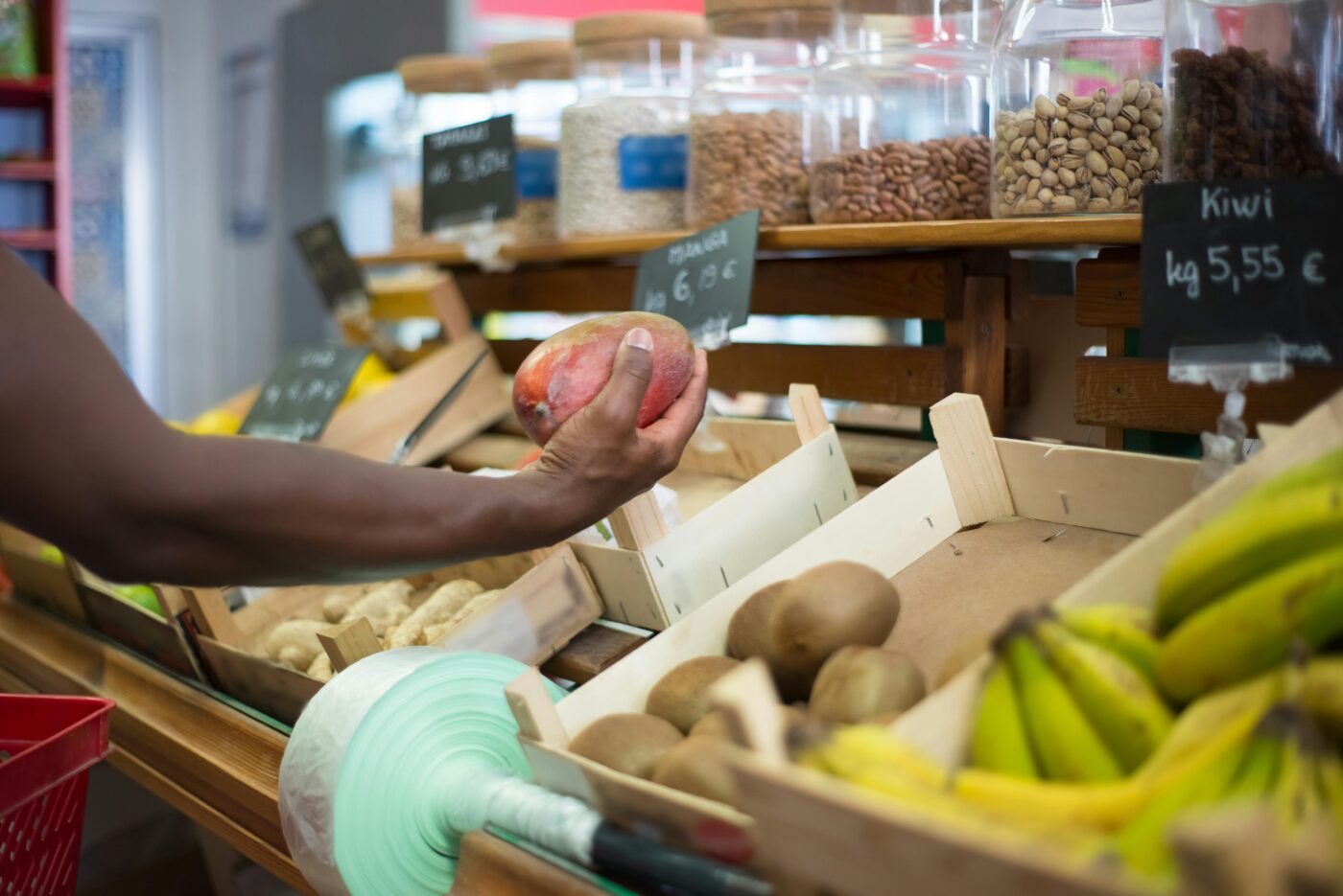 Controle bij niet-reguliere supermarkten in Hoorn en Stede Broec toont misstanden
