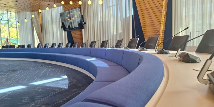 Kijk live mee bij stadhuis en raadzaal Hoorn; Raad in debat over COA/AZC opvang in Hoorn