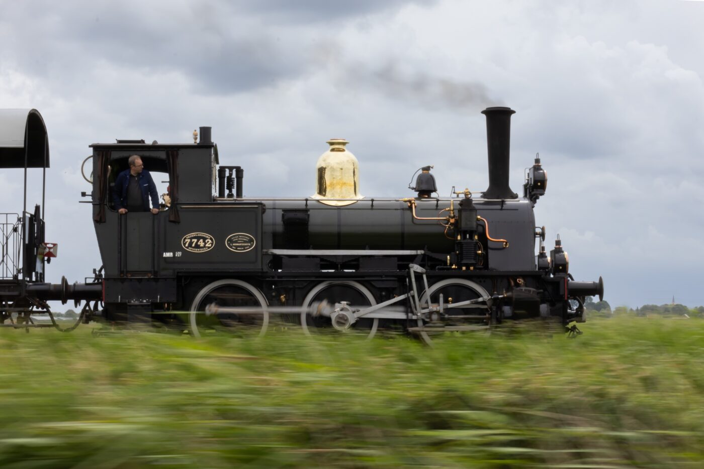 Stoomtram rijdt én vaart tijdens herfstvakantie tussen Hoorn, Medemblik en Enkhuizen