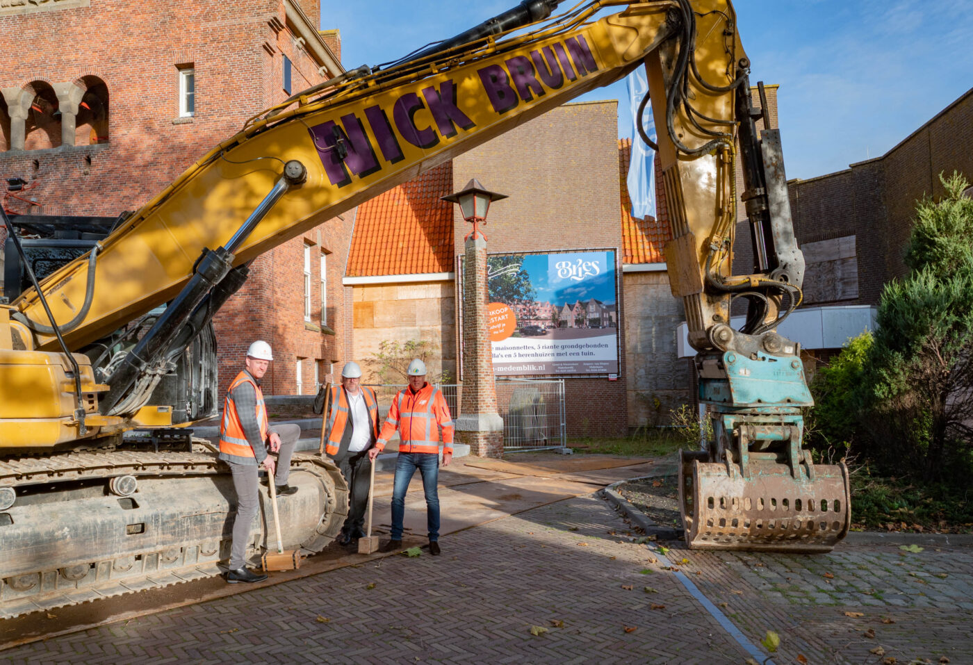 Sloop oud stadskantoor Medemblik geeft startsein voor nieuwe woonwijk BRIES