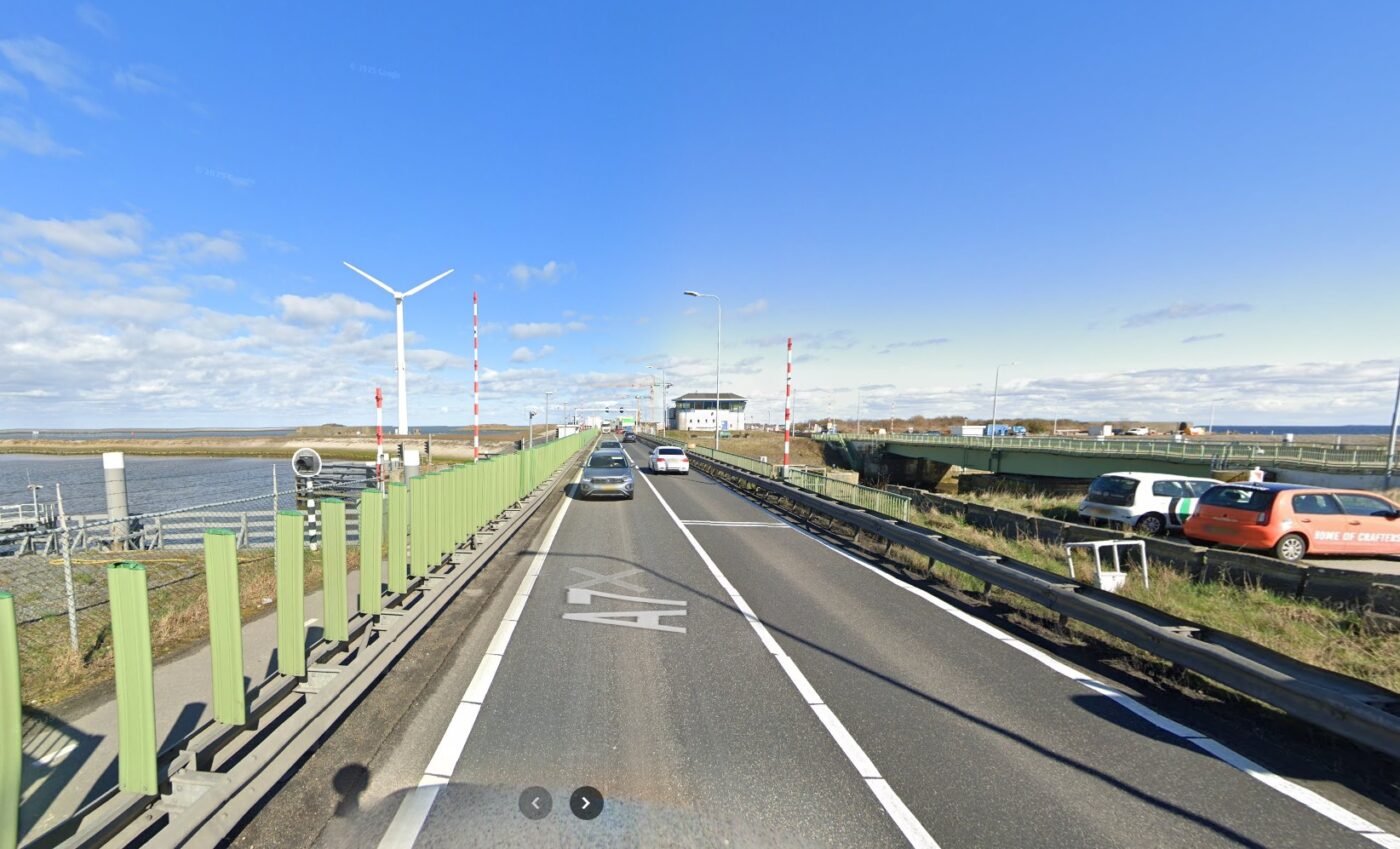 A7 Afsluitdijk nacht 6 op 7 november dicht door herstel asfaltschades