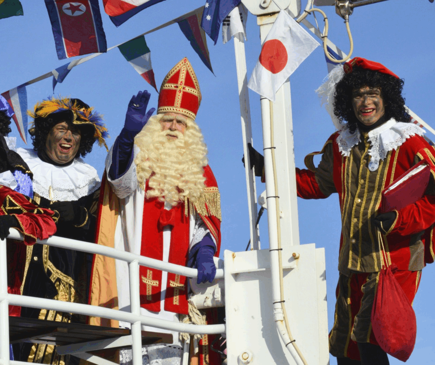 Feestelijke intocht van Sinterklaas in Enkhuizen met Pietendisco en PietenPret