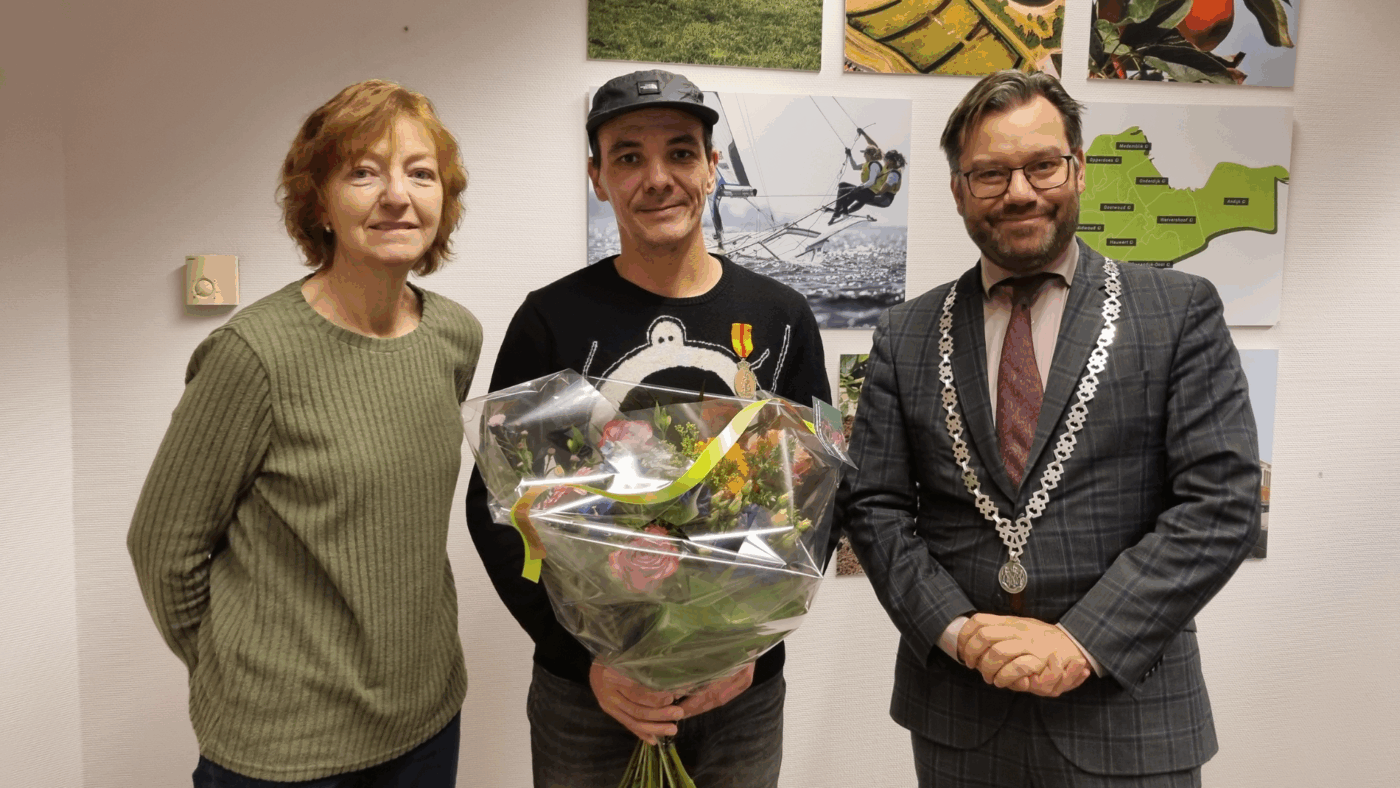 Mens gered op spoor: Medemblikker ontvangt Koninklijke erepenning