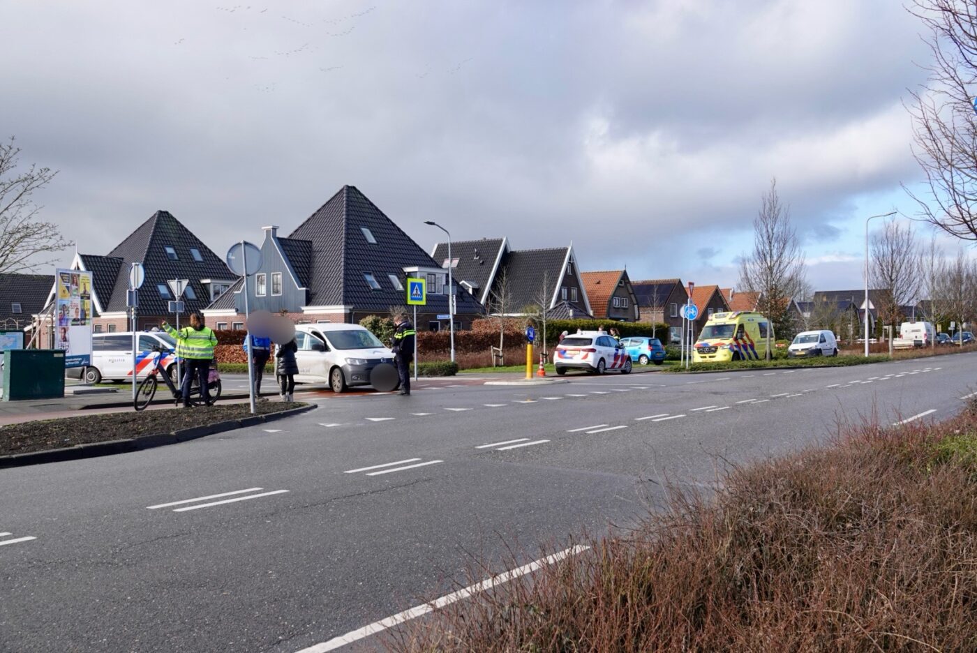 Fietser gewond na aanrijding met auto op kruising in Wervershoof