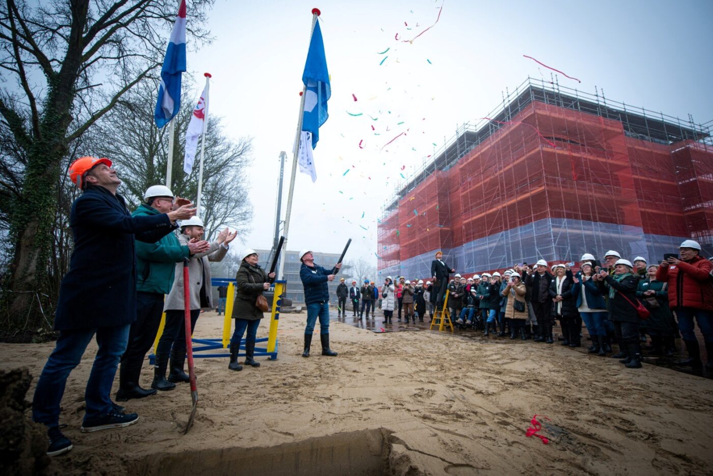 Start bouw Nieuwe Weelde in Hoorn met symbolische wensenkist