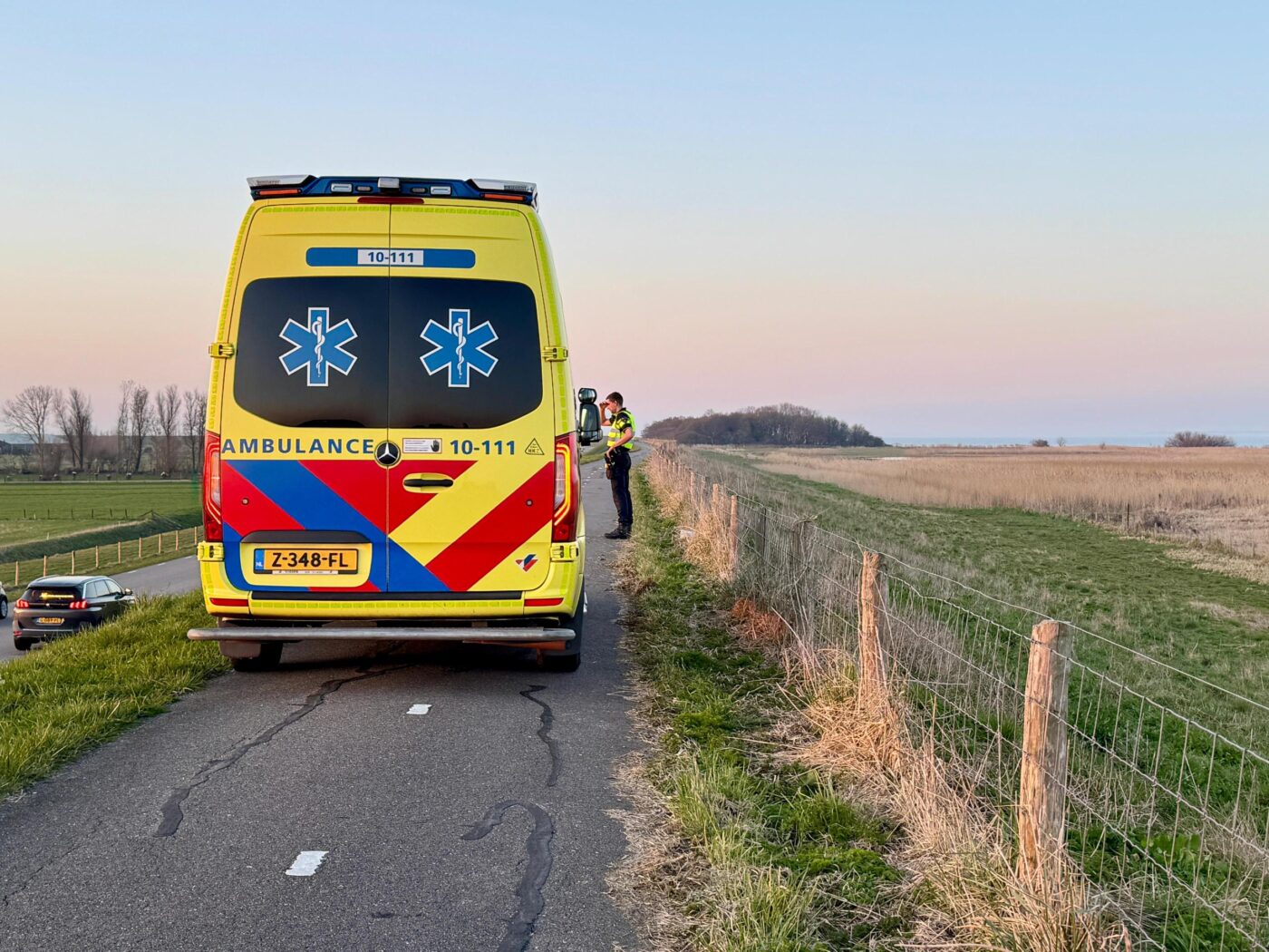 Hardloper gewond op Oosterdijk in Enkhuizen. Politie zoekt scooterrijder die doorreed na aanrijding
