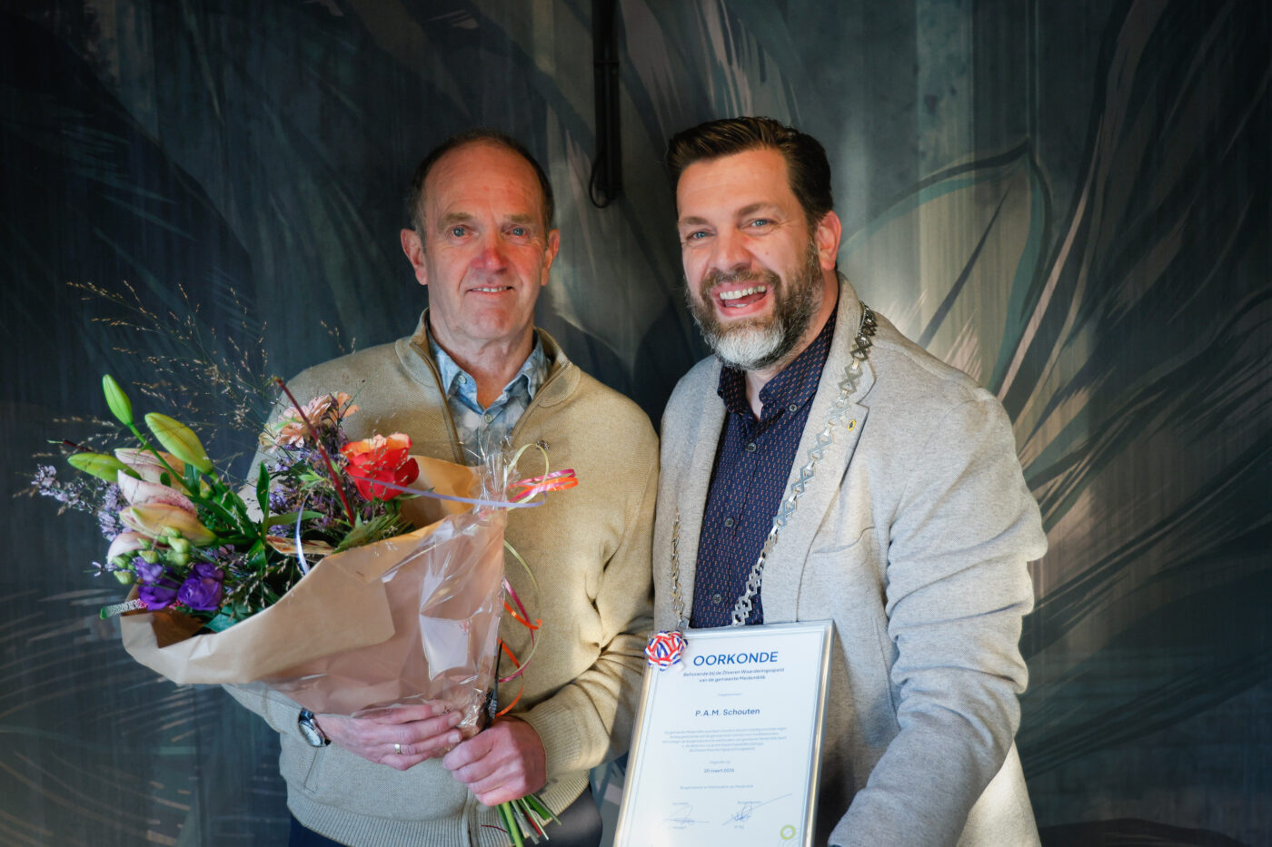 Waarderingsspeld voor Peter Schouten uit Nibbixwoud na bijna 40 jaar vrijwilligerswerk