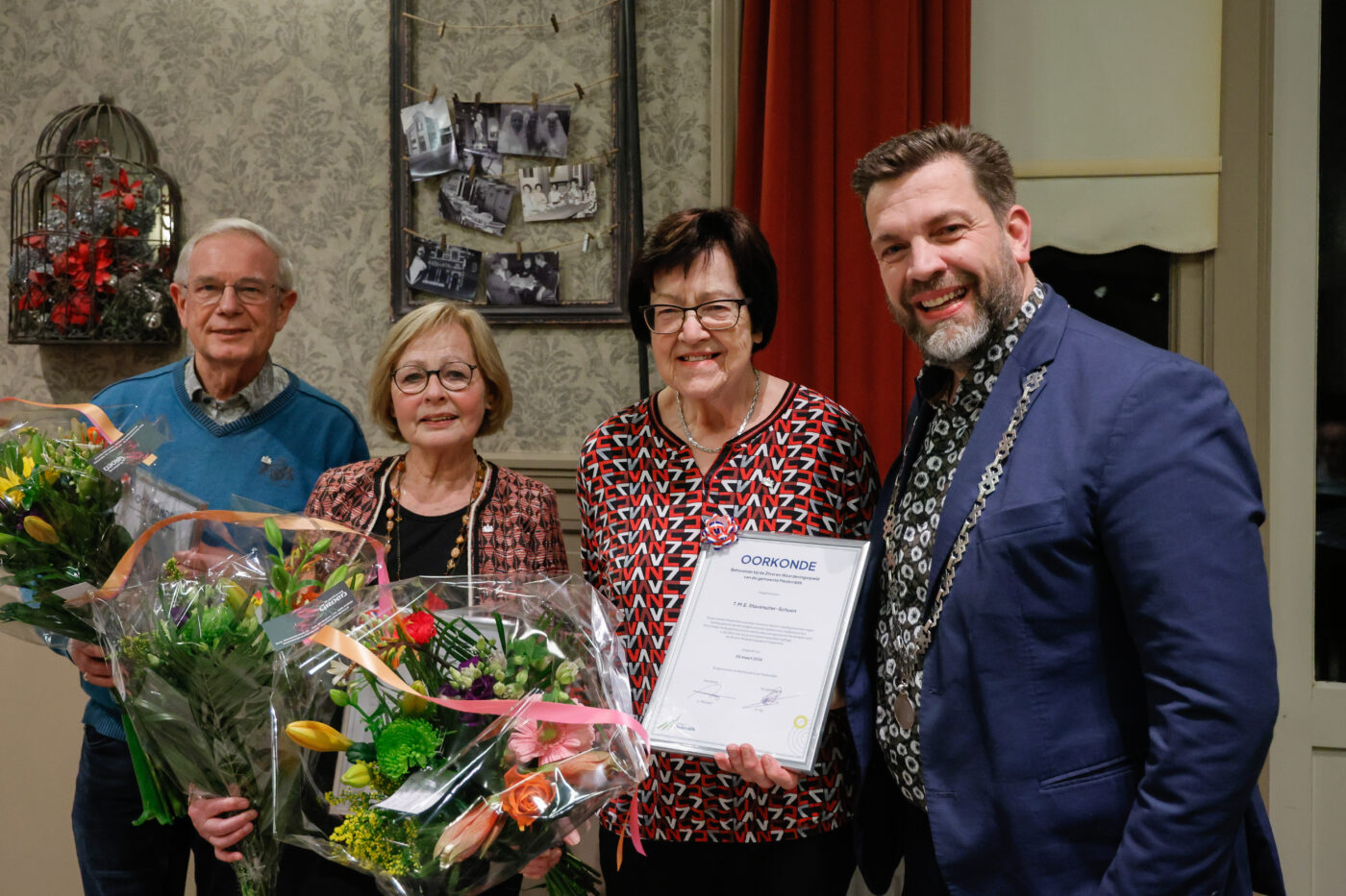 Drie vrijwilligers van Medemalaca Vocali onderscheiden met waarderingsspeld gemeente Medemblik