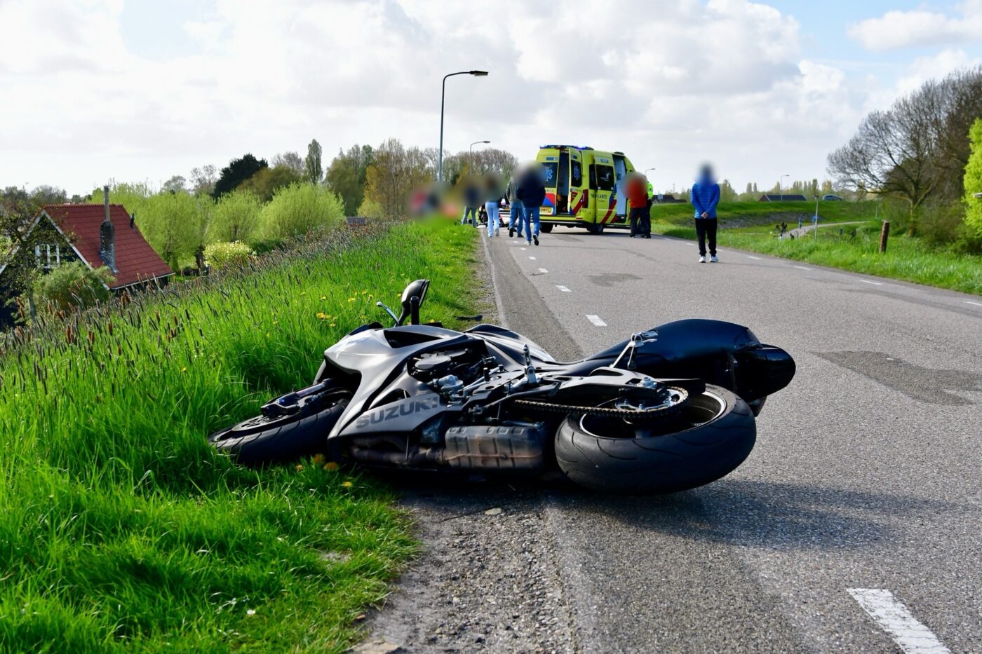 Motorrijdster (26) overleden na ongeval op Oosterdijk in Wervershoof