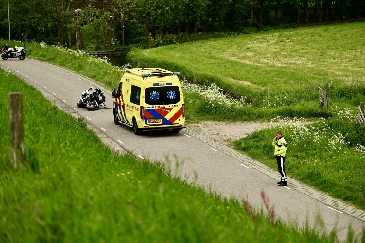 Motoragent in opleiding komt ten val op Zuiderdijk in Wijdenes